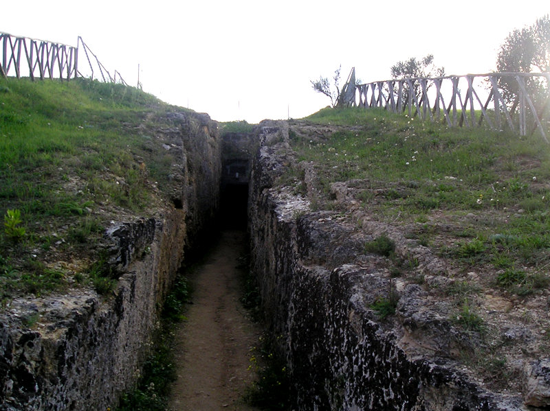 Escenarios de novela IV. Ruinas de Cerveteri (La tumba del héroe)
