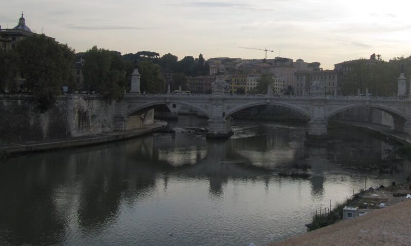 Escenarios de novela XVI. Il lungotevere (La biblioteca de Vaccaro)